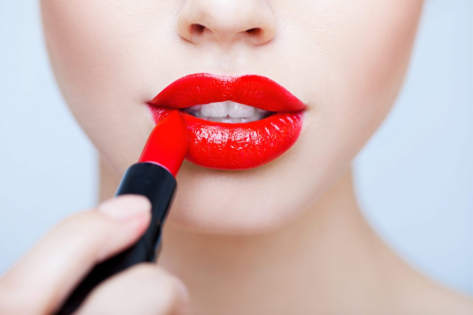 Naucz się bezbłędnie wykorzystywać moc czerwonej szminki w makijażu!