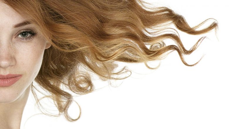 5 potencjalnych przyczyn kobiecych problemów z włosami