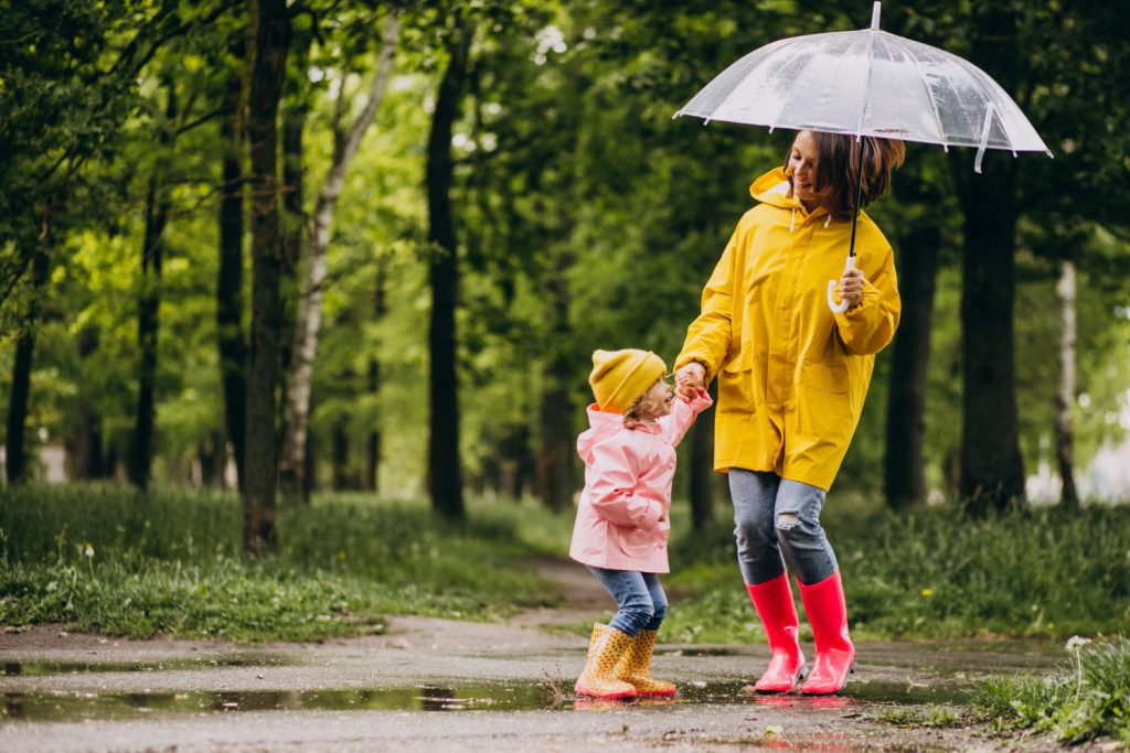Jak zapewnić rozrywkę dzieciom w deszczowy dzień?
